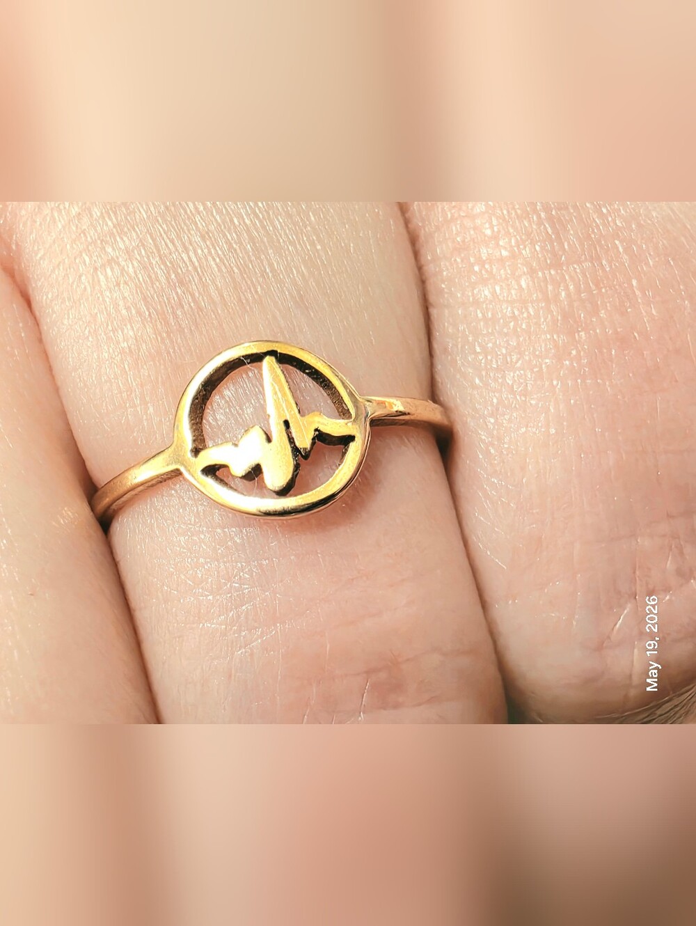 Gold Heartbeat Circle Ring